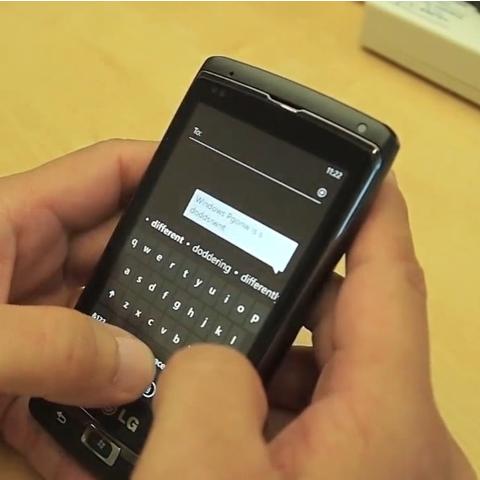 Znikająca klawiatura w 8107?